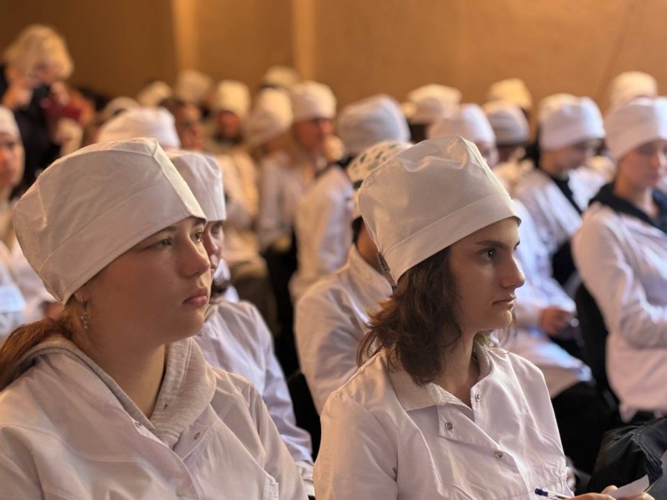 Диалог священника и молодежи: встреча со студентами Макеевского медицинского колледжа Диалог священника и молодежи: встреча со студентами Макеевского медицинского колледжа