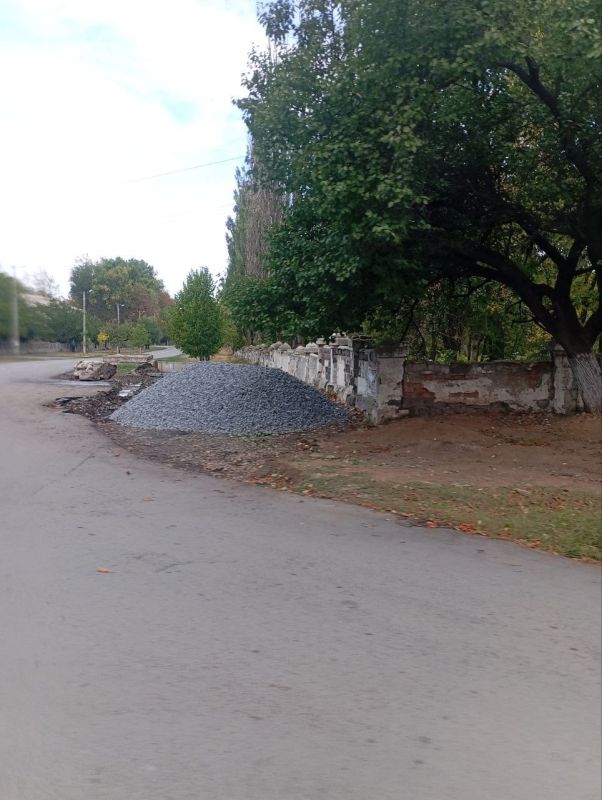 Подрядной организацией шеф-региона Нижегородской области в рамках специального инфраструктурного проекта продолжаются работы по демонтажу старых остановочных павильонов для дальнейшей установки новых павильонов Подрядной организацией шеф-региона Нижегородской области в рамках специального инфраструктурного проекта продолжаются работы по демонтажу старых остановочных павильонов для дальнейшей установки новых павильонов