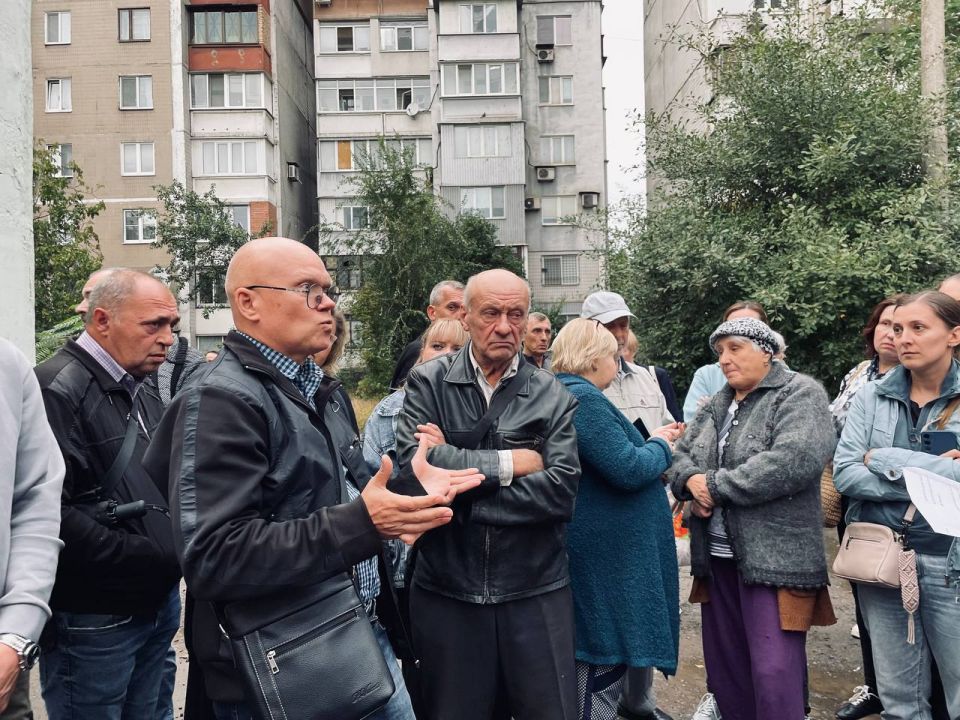 Анна Кондрыкинская: Воде быть! Организовала сход в Киевском районе для жителей ул.Артёма, 154 (а,б,в), ул.Университетская, 132 и Батищева, 9,11 по причине отсутствия водоснабжения Анна Кондрыкинская: Воде быть! Организовала сход в Киевском районе для жителей ул.Артёма, 154 (а,б,в), ул.Университетская, 132 и Батищева, 9,11 по причине отсутствия водоснабжения