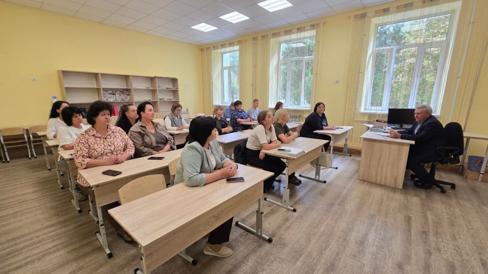 Николай Михайлов: Провел встречу с трудовым коллективом ГБОУ "Комсомольская школа №5 Старобешевского м.о." Николай Михайлов: Провел встречу с трудовым коллективом ГБОУ "Комсомольская школа №5 Старобешевского м.о."