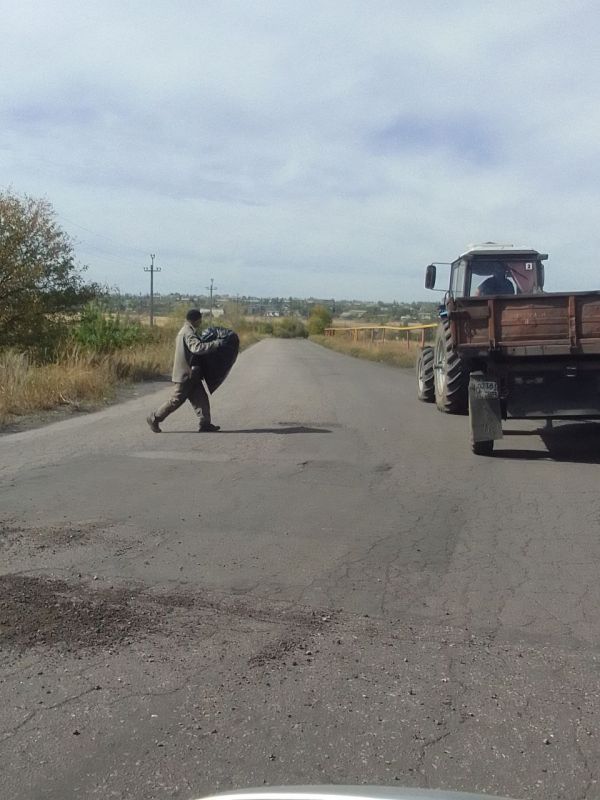 В Кировском продолжаются мероприятия по благоустройству в рамках акции «Зеленый Донбасс» В Кировском продолжаются мероприятия по благоустройству в рамках акции «Зеленый Донбасс»