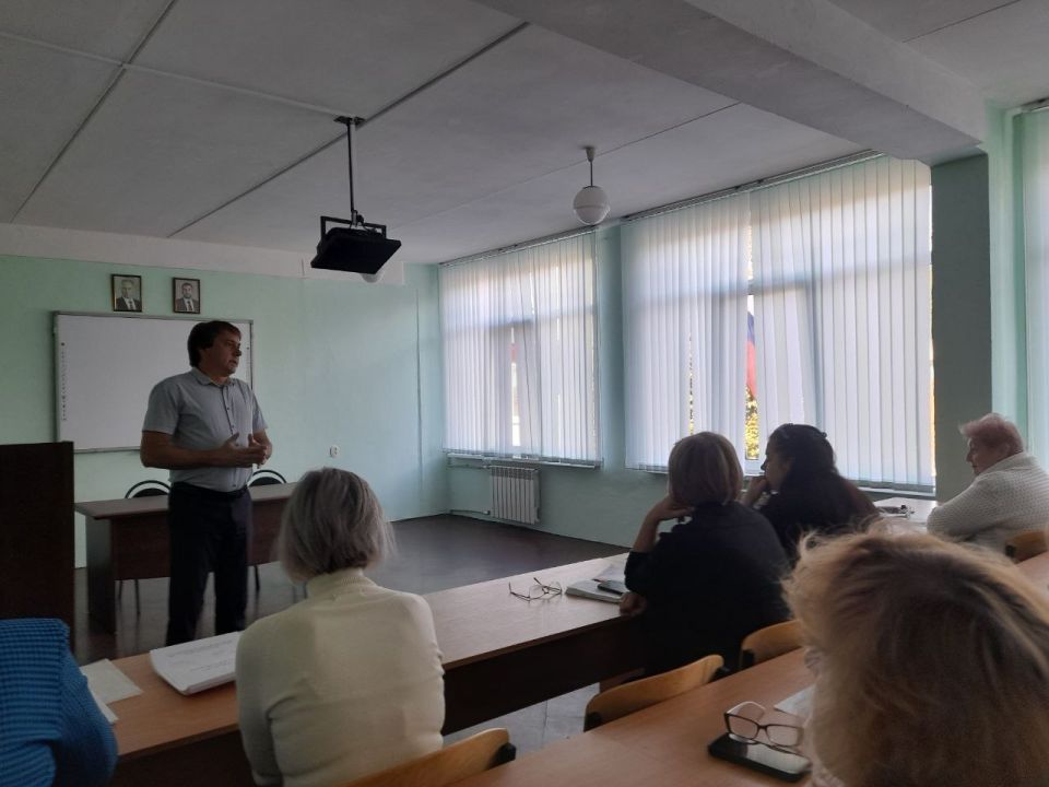 ВСТРЕЧИ С НАСЕЛЕНИЕМ. 19 сентября 2025 года депутаты Горловского городского совета от фракции «Единая Россия» - Роман Конев, Елена Кузьмина, Андрей Костюк в рамках исполнения поручения Главы Донецкой Народной Республики... ВСТРЕЧИ С НАСЕЛЕНИЕМ. 19 сентября 2025 года депутаты Горловского городского совета от фракции «Единая Россия» - Роман Конев, Елена Кузьмина, Андрей Костюк в рамках исполнения поручения Главы Донецкой Народной Республики...