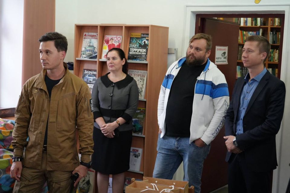 В ДНР проходит передвижной фестиваль «Кино на службе Отечеству» В ДНР проходит передвижной фестиваль «Кино на службе Отечеству»