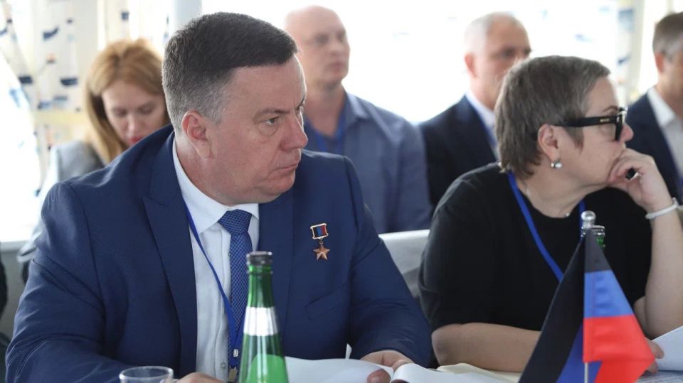 Константин Кузьмин: С коллегами - председателями законодательных собраний Юга России - приняли участие в заседании Совета Южно-Российской Парламентской Ассоциации в Волгограде Константин Кузьмин: С коллегами - председателями законодательных собраний Юга России - приняли участие в заседании Совета Южно-Российской Парламентской Ассоциации в Волгограде