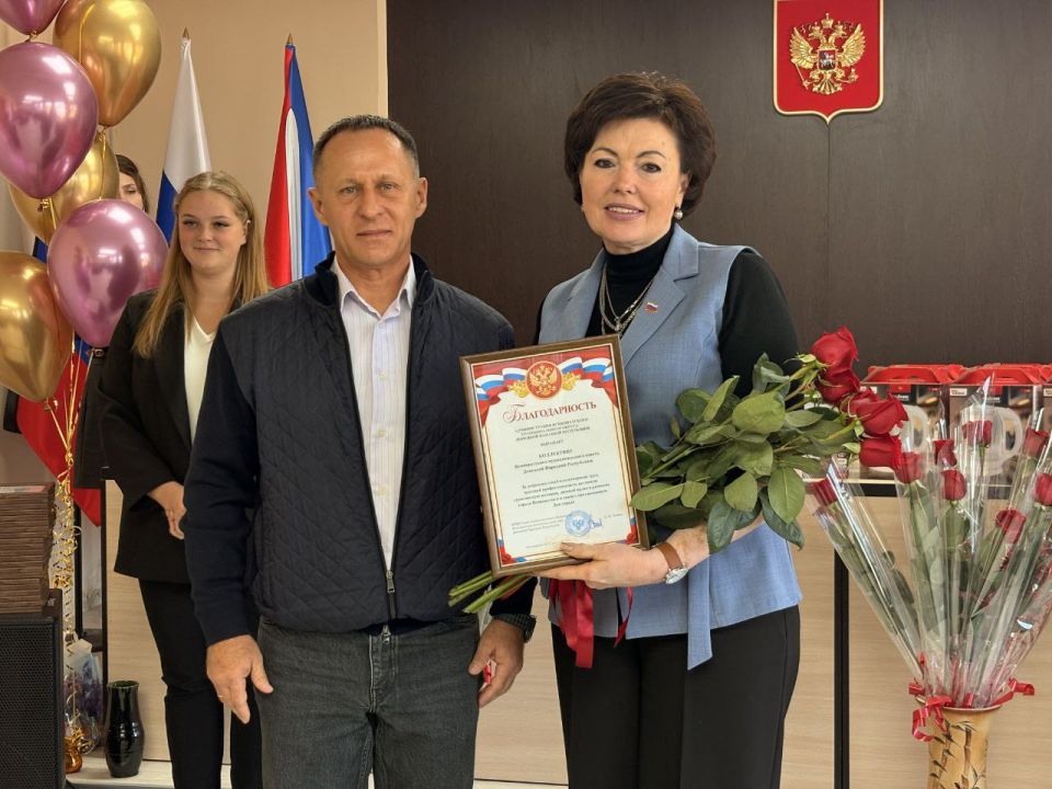 За труд на благо родного края: депутаты и аппарат Ясиноватского совета отмечены благодарностями! За труд на благо родного края: депутаты и аппарат Ясиноватского совета отмечены благодарностями!