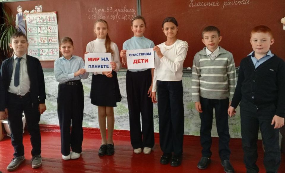 Детям планеты - мир без тревоги и слез Детям планеты - мир без тревоги и слез