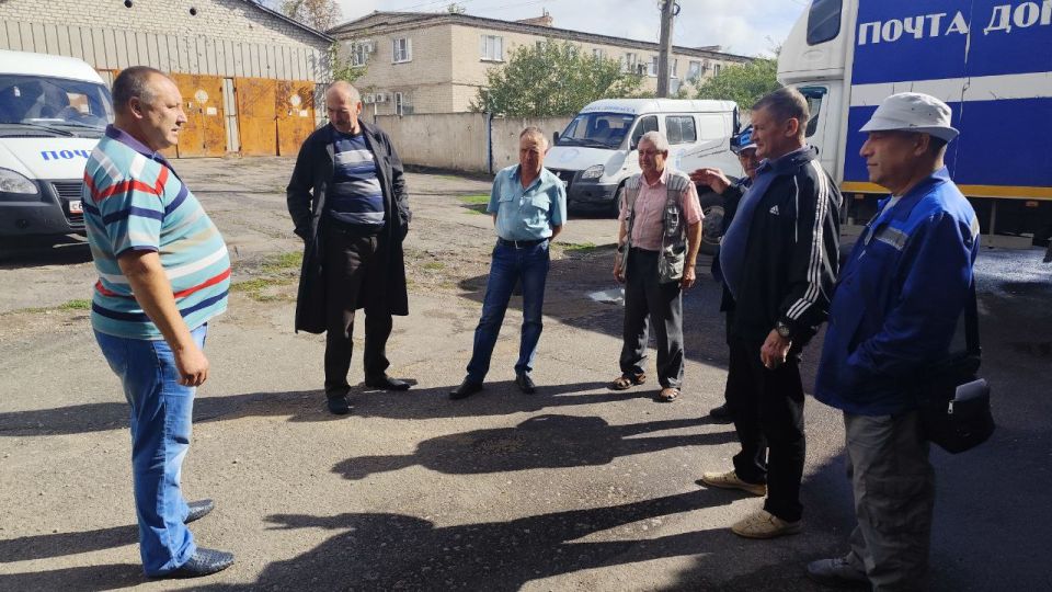Начальник Тельмановского территориального отдела провел встречу с трудовым коллективом ГУП ДНР РОС" Начальник Тельмановского территориального отдела провел встречу с трудовым коллективом ГУП ДНР РОС"