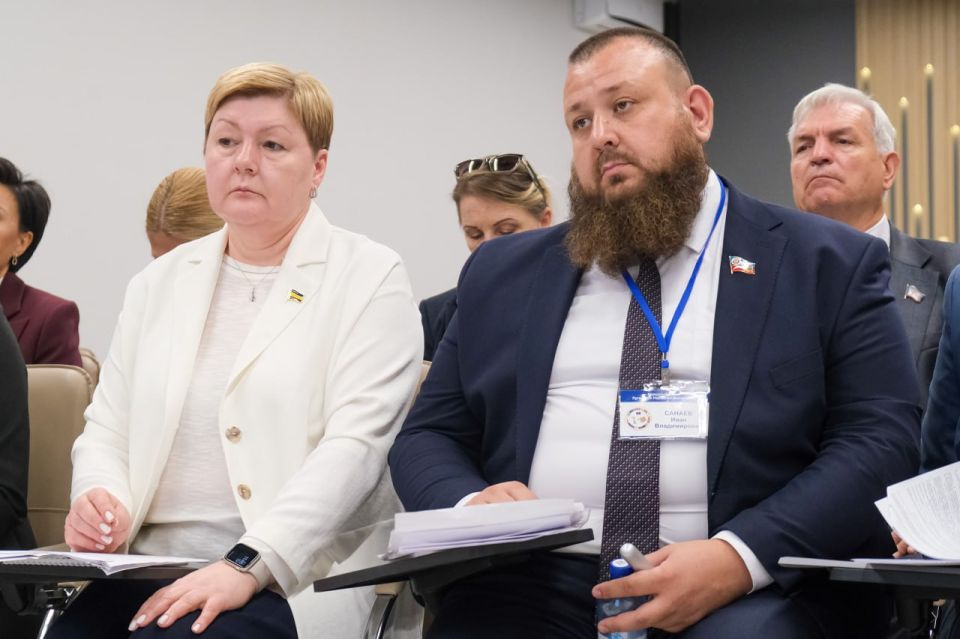 Парламентарии из ДНР работают в комитетах Южно-Российской Парламентской Ассоциации Парламентарии из ДНР работают в комитетах Южно-Российской Парламентской Ассоциации