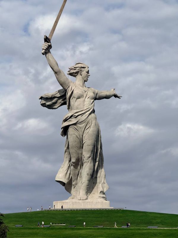 Константин Кузьмин: Сегодня в городе-герое Волгограде стартовала 43-я Конференция Южно-Российской Парламентской Ассоциации, в которой приняли участие вместе с депутатами Народного Совета ДНР Константин Кузьмин: Сегодня в городе-герое Волгограде стартовала 43-я Конференция Южно-Российской Парламентской Ассоциации, в которой приняли участие вместе с депутатами Народного Совета ДНР