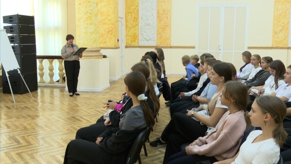 19 сентября в Шахтерске состоялось торжественное награждение победителей Всероссийского конкурса детского рисунка «Сталинград – символ победы!», организованного Союзом Народного Сплочения и приуроченного к 80-летию Великой... 19 сентября в Шахтерске состоялось торжественное награждение победителей Всероссийского конкурса детского рисунка «Сталинград – символ победы!», организованного Союзом Народного Сплочения и приуроченного к 80-летию Великой...