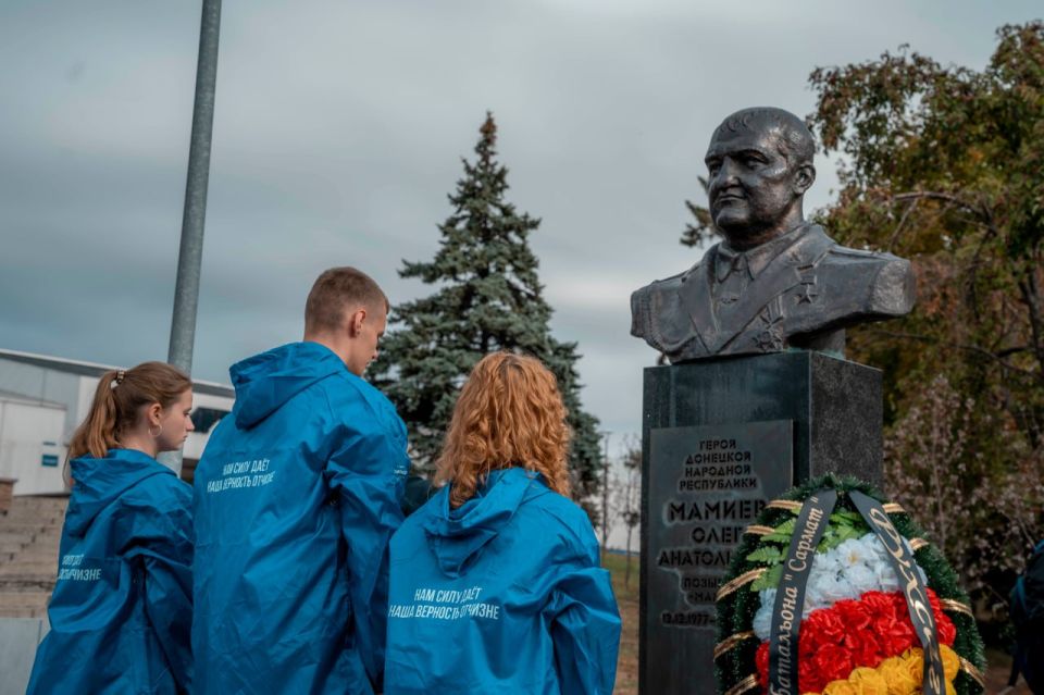 С командой провели акцию ко Дню провозглашения Южной Осетии С командой провели акцию ко Дню провозглашения Южной Осетии