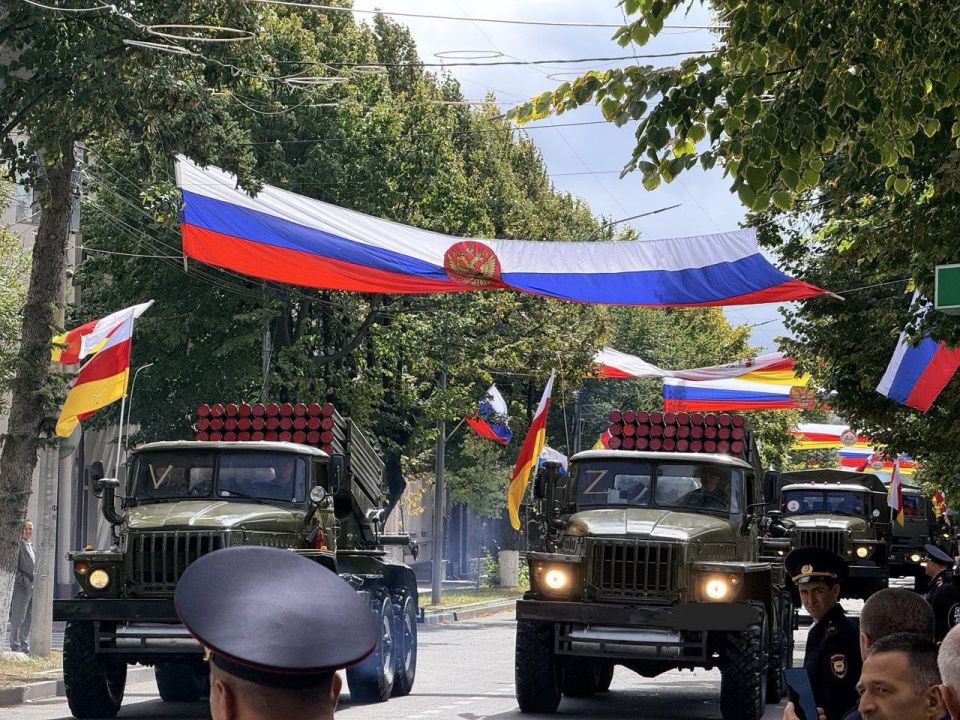 Председатель Народного Совета ДНР Константин Кузьмин посетил торжества, посвященные 35-летию провозглашения Республики Южная Осетия Председатель Народного Совета ДНР Константин Кузьмин посетил торжества, посвященные 35-летию провозглашения Республики Южная Осетия