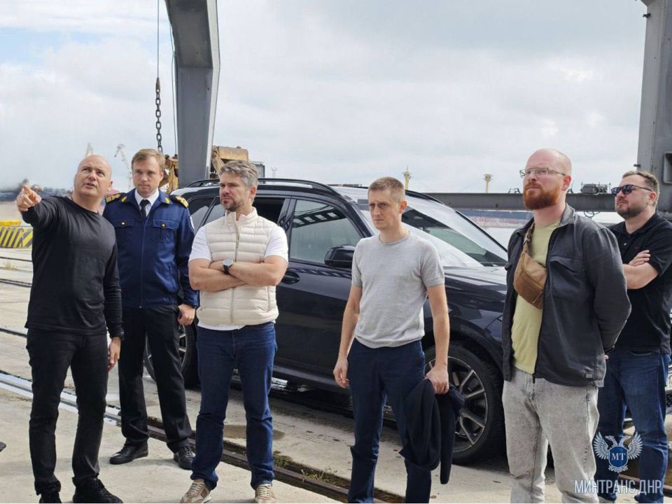 Александр Бондаренко: В ходе рабочей поездки в Мариупольский морской порт обсудили с коллегами из Минтранса и Минстроя России перспективы развития предприятия Александр Бондаренко: В ходе рабочей поездки в Мариупольский морской порт обсудили с коллегами из Минтранса и Минстроя России перспективы развития предприятия