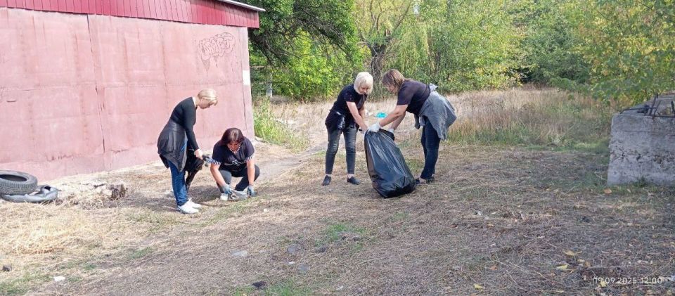 Также сегодня прошел субботник в пгт Зуевка, став ярким продолжением волны экологических инициатив, охвативших городской округ Харцызск Также сегодня прошел субботник в пгт Зуевка, став ярким продолжением волны экологических инициатив, охвативших городской округ Харцызск