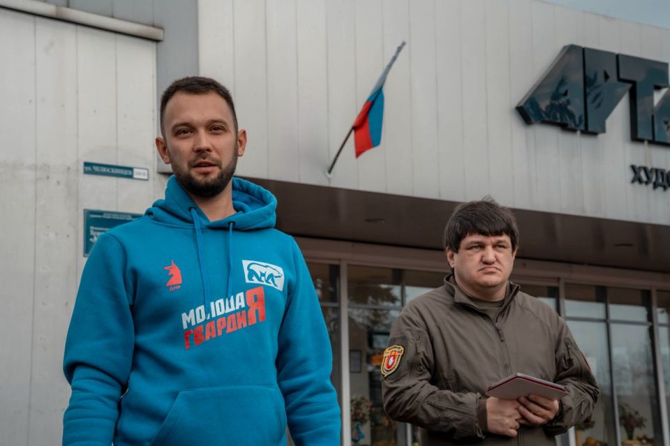 В День Республики Южной Осетии активисты «Молодой Гвардии» ДНР и «Молодой Республики» вместе с бойцами батальона «Сармат» почтили память Олега Мамиева В День Республики Южной Осетии активисты «Молодой Гвардии» ДНР и «Молодой Республики» вместе с бойцами батальона «Сармат» почтили память Олега Мамиева