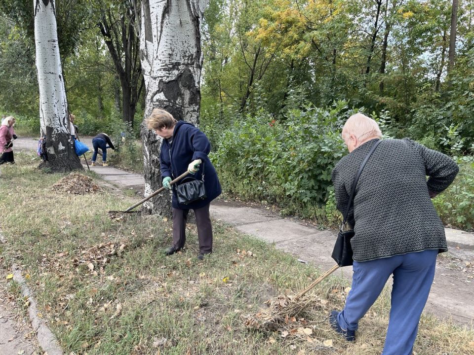 Елена Рязанцева: За чистоту и порядок!. Сегодня, в рамках проекта "Городская среда" Всероссийской политической партии "Единая Россия", в Пролетарском внутригородском районе города Донецка состоялся общегородской субботник Елена Рязанцева: За чистоту и порядок!. Сегодня, в рамках проекта "Городская среда" Всероссийской политической партии "Единая Россия", в Пролетарском внутригородском районе города Донецка состоялся общегородской субботник
