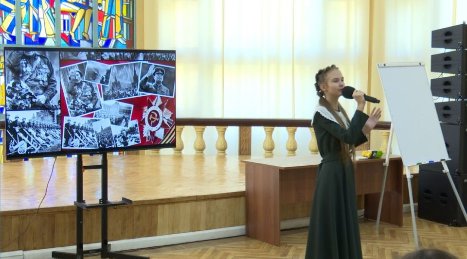 19 сентября в Шахтерске состоялось торжественное награждение победителей Всероссийского конкурса детского рисунка «Сталинград – символ победы!», организованного Союзом Народного Сплочения и приуроченного к 80-летию Великой... 19 сентября в Шахтерске состоялось торжественное награждение победителей Всероссийского конкурса детского рисунка «Сталинград – символ победы!», организованного Союзом Народного Сплочения и приуроченного к 80-летию Великой...