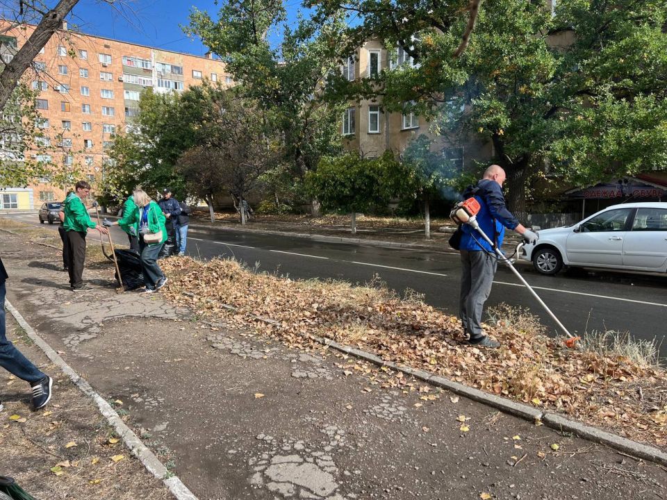 Субботник в Зугрэсе: вместе к чистоте! Субботник в Зугрэсе: вместе к чистоте!