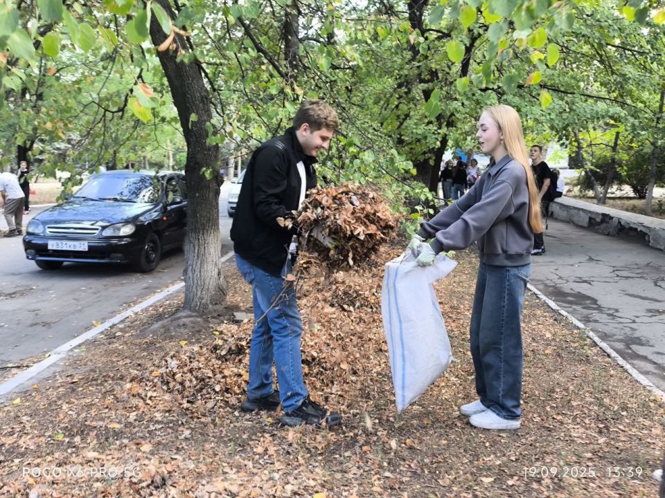 В рамках Всероссийского экологического субботника "Зелёная Россия" на территории городского округа Торез сотрудниками предприятий, учреждений, организаций всех форм собственности были выполнены работы по благоустройству... В рамках Всероссийского экологического субботника "Зелёная Россия" на территории городского округа Торез сотрудниками предприятий, учреждений, организаций всех форм собственности были выполнены работы по благоустройству...