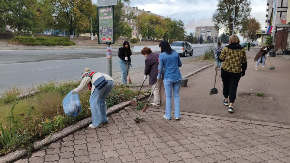 Енакиевский городской центр занятости на Всероссийском субботнике "Зелёная Россия" Енакиевский городской центр занятости на Всероссийском субботнике "Зелёная Россия"