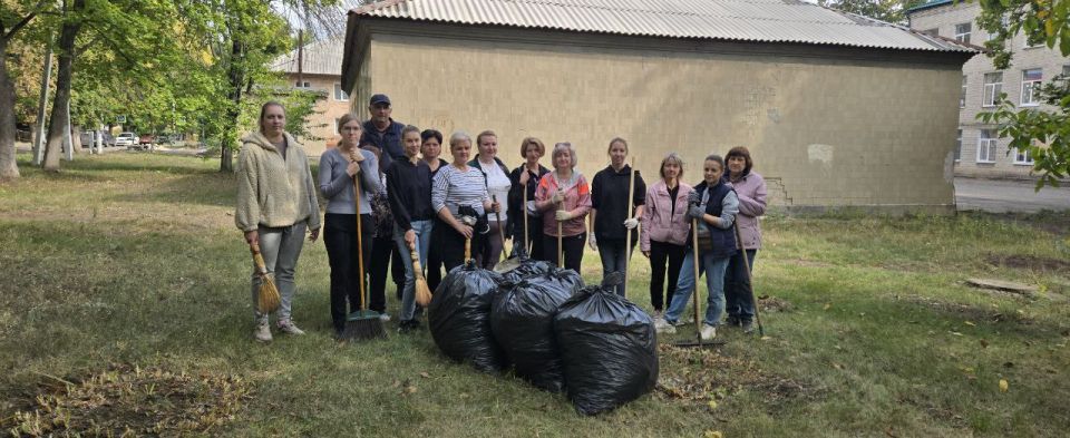 Елена Рязанцева: За чистоту и порядок!. Сегодня, в рамках проекта "Городская среда" Всероссийской политической партии "Единая Россия", в Пролетарском внутригородском районе города Донецка состоялся общегородской субботник Елена Рязанцева: За чистоту и порядок!. Сегодня, в рамках проекта "Городская среда" Всероссийской политической партии "Единая Россия", в Пролетарском внутригородском районе города Донецка состоялся общегородской субботник