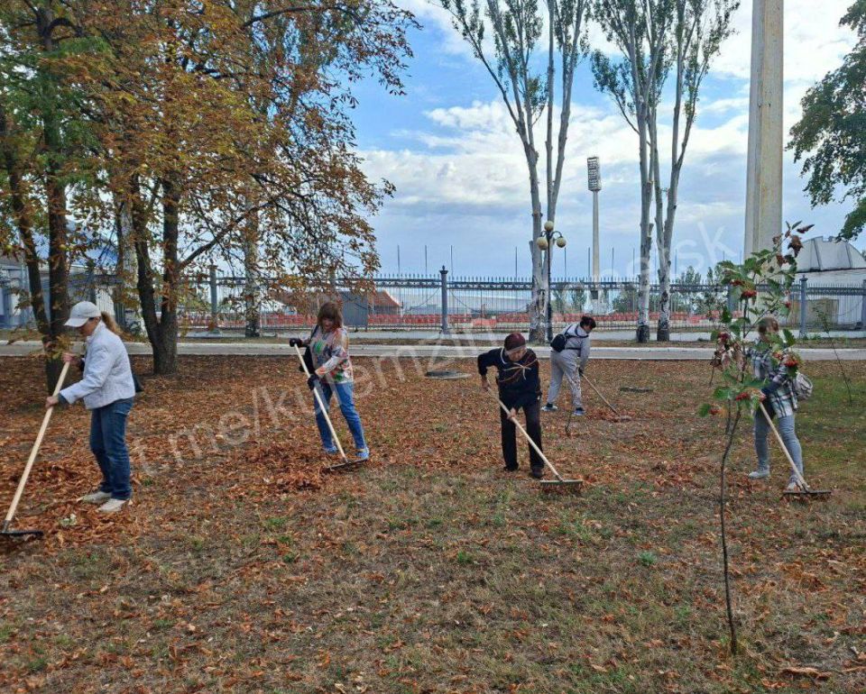 Более 5000 человек приняли участие в масштабном субботнике в Донецке Более 5000 человек приняли участие в масштабном субботнике в Донецке