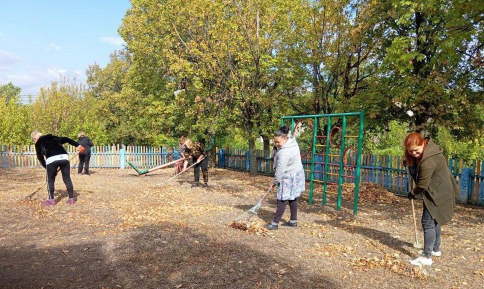 Сегодня, 20 сентября, в рамках Всероссийского экологического субботника «Зелёная Россия» сотрудники Моспинского территориального управления, представители организаций, предприятий и учреждений Сегодня, 20 сентября, в рамках Всероссийского экологического субботника «Зелёная Россия» сотрудники Моспинского территориального управления, представители организаций, предприятий и учреждений