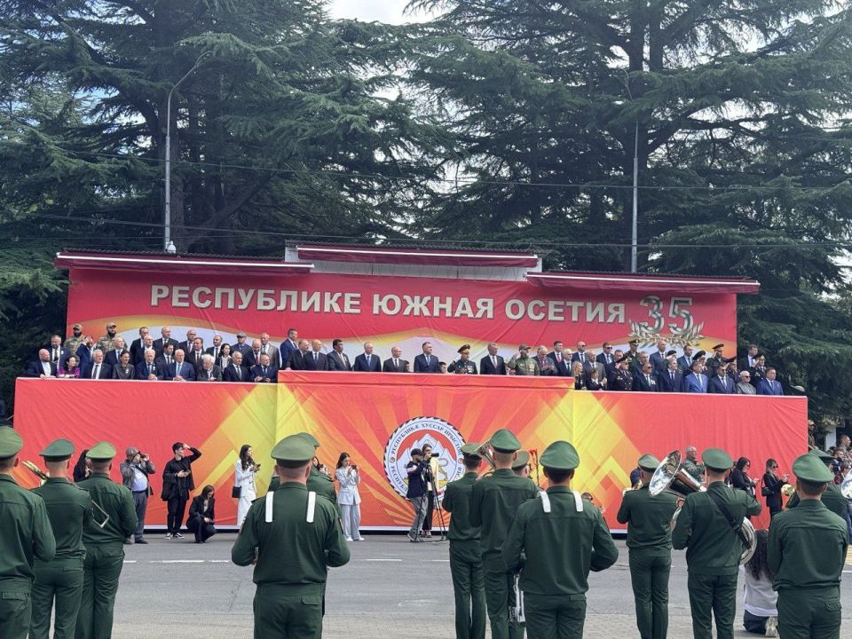 Константин Кузьмин: Принял участие в торжествах, посвященных 35-летию провозглашения Республики Южная Осетия Константин Кузьмин: Принял участие в торжествах, посвященных 35-летию провозглашения Республики Южная Осетия