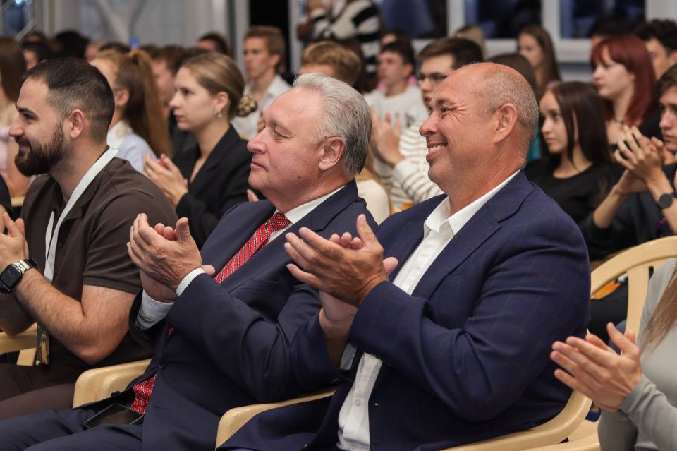 Все начинается с идеи. Завершился юбилейный десятый образовательный интенсив для молодежи ДНР — «ИДЕЯфорум. Территория возможностей» Все начинается с идеи. Завершился юбилейный десятый образовательный интенсив для молодежи ДНР — «ИДЕЯфорум. Территория возможностей»
