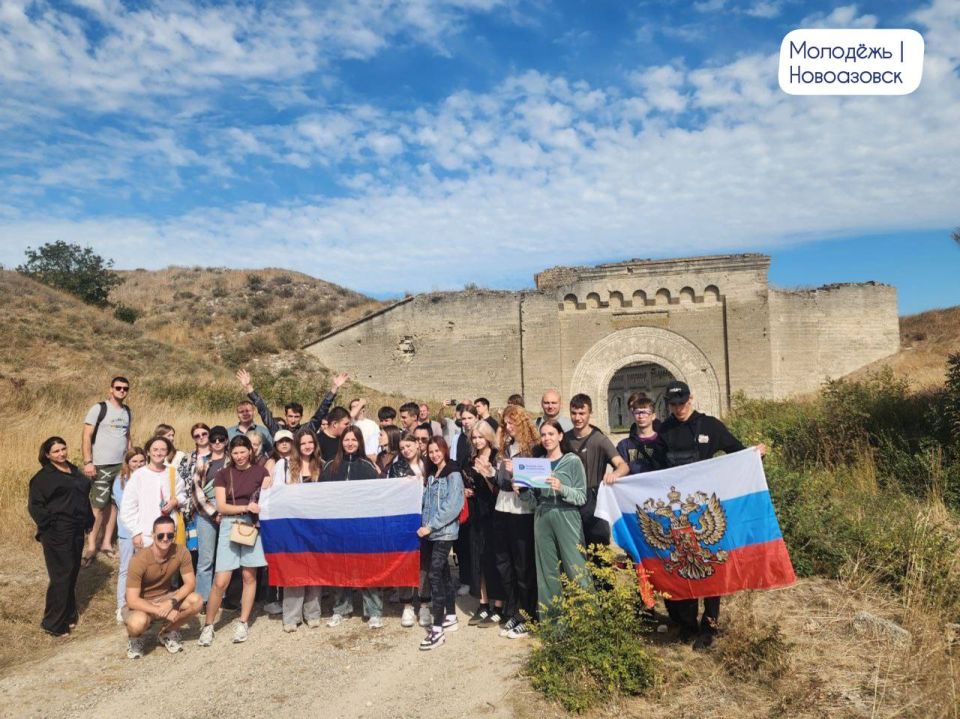 «Больше, чем путешествие». Преподаватели и студенты Новоазовского индустриального техникума отправились в путешествие по Крыму! Всего три дня, а впечатлений на целый год Севастополь — посетили культурный центр «Новый... «Больше, чем путешествие». Преподаватели и студенты Новоазовского индустриального техникума отправились в путешествие по Крыму! Всего три дня, а впечатлений на целый год Севастополь — посетили культурный центр «Новый...