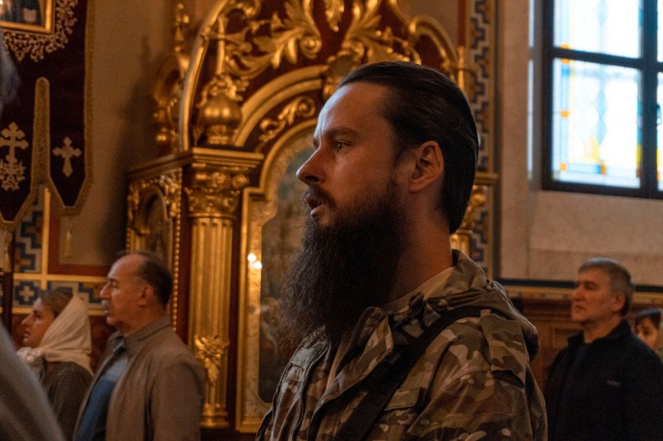 Четвёртый день подряд фуры, заполненные питьевой водой, прибывают в храмы Донецка Четвёртый день подряд фуры, заполненные питьевой водой, прибывают в храмы Донецка