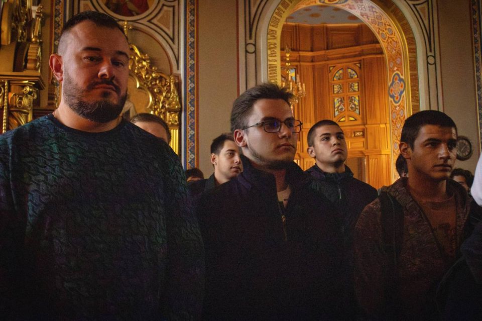 Помогаем людям в светлый праздник Помогаем людям в светлый праздник