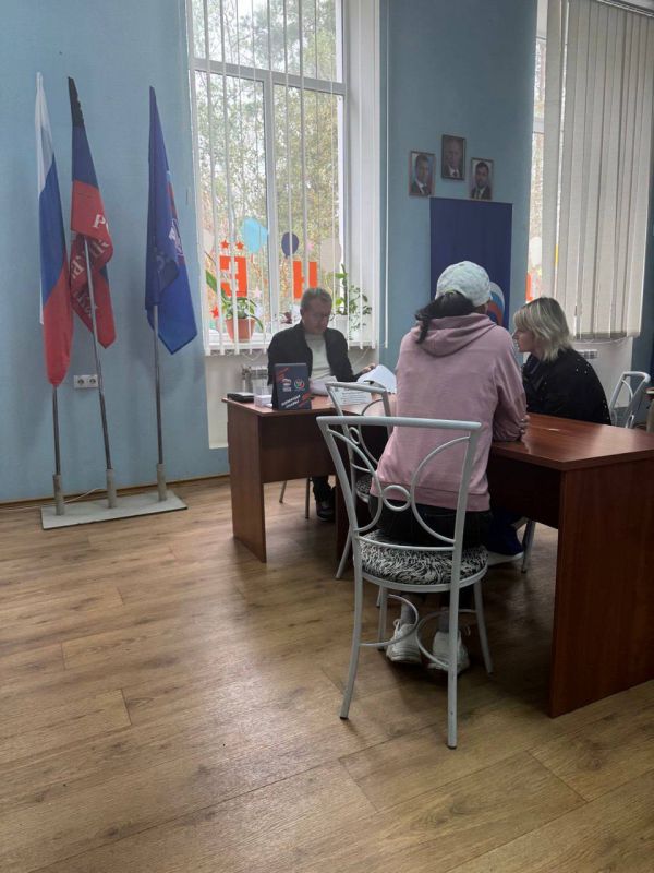 Виктор Николаенко (фракция «Единая Россия») рассказал о работе с гражданами в Харцызске Виктор Николаенко (фракция «Единая Россия») рассказал о работе с гражданами в Харцызске