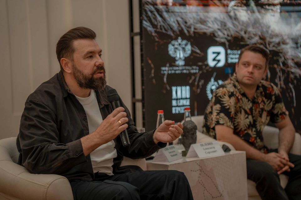 На службе Отечеству. Творческая молодежь ДНР встретилась в формате диалога на равных с представителями фестиваля «Кино на службе Отечеству» и АНО «Евразия» На службе Отечеству. Творческая молодежь ДНР встретилась в формате диалога на равных с представителями фестиваля «Кино на службе Отечеству» и АНО «Евразия»