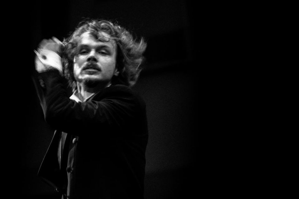 Денис Григорюк: Дирижер Дмитрий Бородин во время концерта симфонической музыки "Симфония жизни: от борьбы к победе" в стенах Донецкой филармонии Денис Григорюк: Дирижер Дмитрий Бородин во время концерта симфонической музыки "Симфония жизни: от борьбы к победе" в стенах Донецкой филармонии