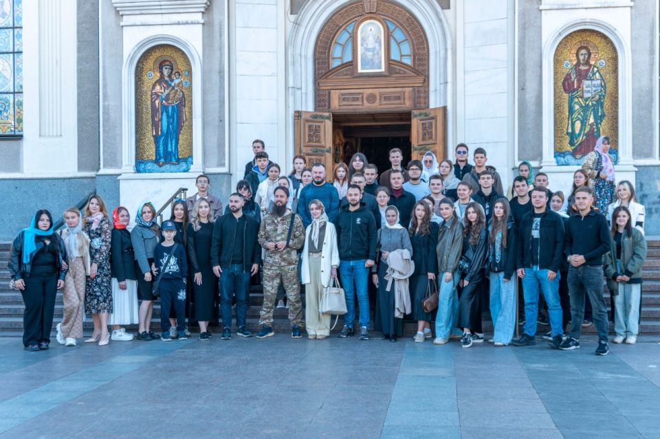 Четвёртый день подряд фуры, заполненные питьевой водой, прибывают в храмы Донецка Четвёртый день подряд фуры, заполненные питьевой водой, прибывают в храмы Донецка