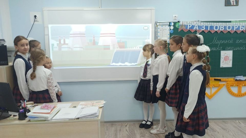 В школах Кировского прошли внеурочные занятия «Разговоры о важном» В школах Кировского прошли внеурочные занятия «Разговоры о важном»