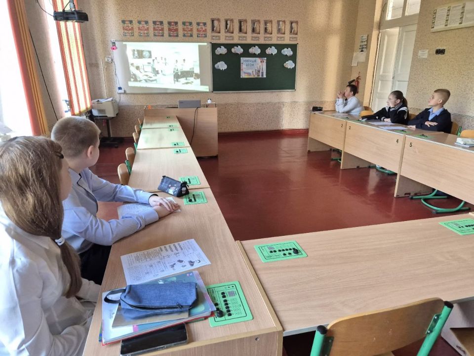 В школах Ждановки состоялись занятия, посвященные атомной отрасли и ее мирному применению В школах Ждановки состоялись занятия, посвященные атомной отрасли и ее мирному применению