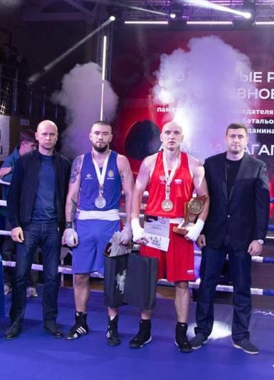 20 сентября в городе Донецк в спортивном комплексе «Сила Донбасса» прошли Открытые республиканские соревнования по боксу «Памяти первого Председателя наблюдательного совета Федерации бокса ДНР, основателя батальона... 20 сентября в городе Донецк в спортивном комплексе «Сила Донбасса» прошли Открытые республиканские соревнования по боксу «Памяти первого Председателя наблюдательного совета Федерации бокса ДНР, основателя батальона...