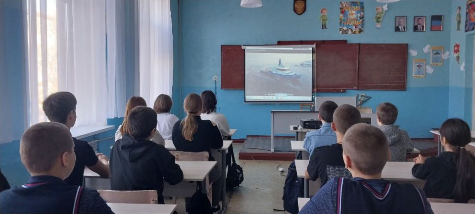 В школах Кировского прошли внеурочные занятия «Разговоры о важном» В школах Кировского прошли внеурочные занятия «Разговоры о важном»
