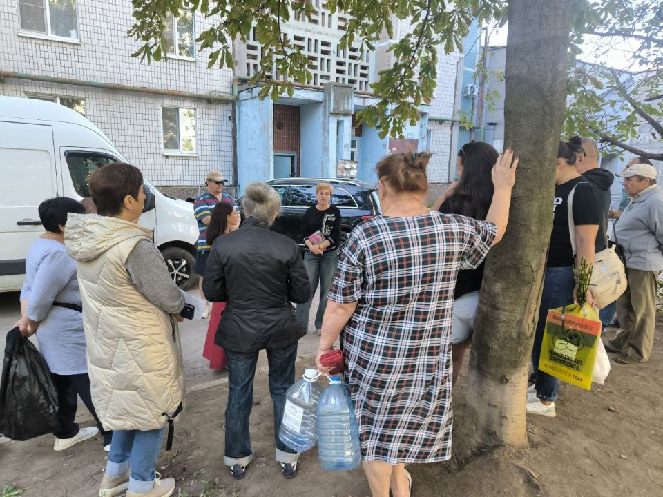 По поручению Главы ДНР Дениса Пушилина 22.09.2025 по адресу: г. Донецк, пр. Ленинский,140 состоялась встреча с жителями, на которой присутствовали руководитель Управы Ленинского внутригородского района Татьяна... По поручению Главы ДНР Дениса Пушилина 22.09.2025 по адресу: г. Донецк, пр. Ленинский,140 состоялась встреча с жителями, на которой присутствовали руководитель Управы Ленинского внутригородского района Татьяна...