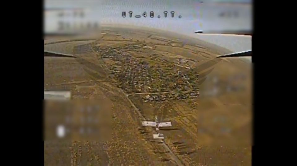 Российские военные из центра "Рубикон" показали кадры боевого применения беспилотника-носителя FPV-дронов на Рубцовском направлении ДНР в зоне ответственности ГрВ "Запад" Российские военные из центра "Рубикон" показали кадры боевого применения беспилотника-носителя FPV-дронов на Рубцовском направлении ДНР в зоне ответственности ГрВ "Запад"