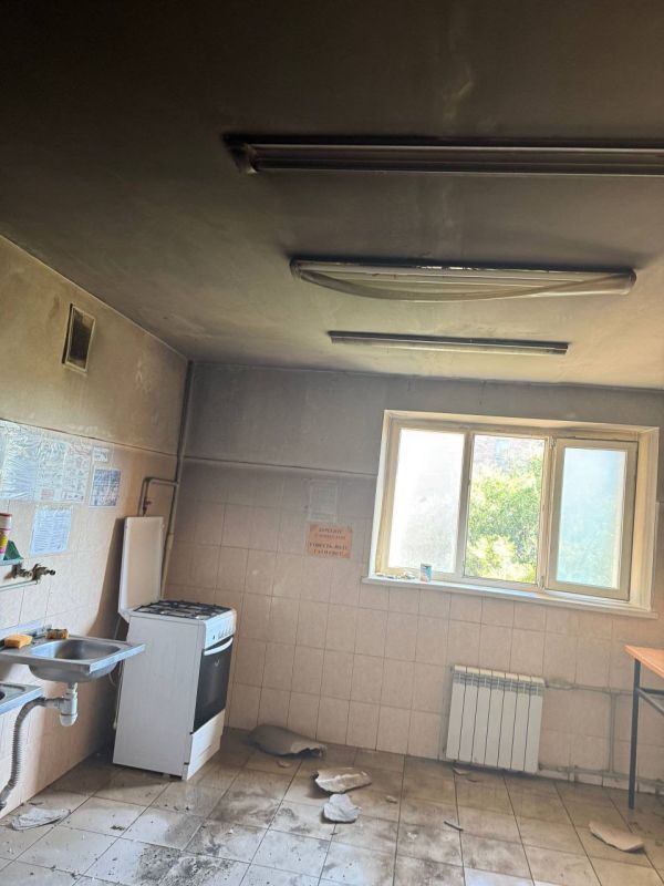 Общежитие почти сгорело в Калининском районе Донецка Общежитие почти сгорело в Калининском районе Донецка