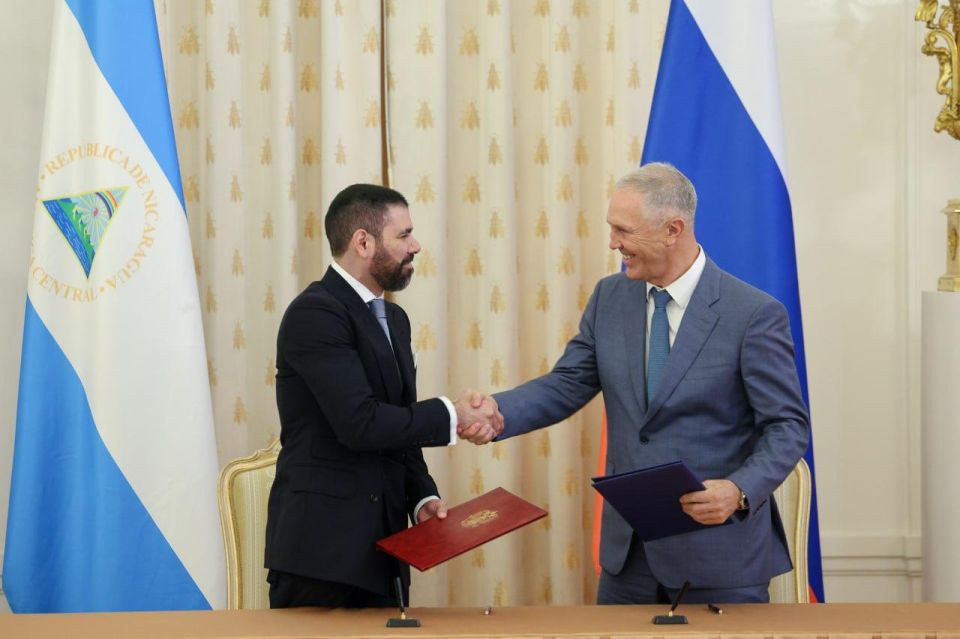 22 сентября в присутствии Министра иностранных дел Российской Федерации С.В.Лаврова состоялась церемония заключения соглашений о сотрудничестве между ДНР, ЛНР, Запорожской, Херсонской областями, г.Севастополем и Республикой... 22 сентября в присутствии Министра иностранных дел Российской Федерации С.В.Лаврова состоялась церемония заключения соглашений о сотрудничестве между ДНР, ЛНР, Запорожской, Херсонской областями, г.Севастополем и Республикой...