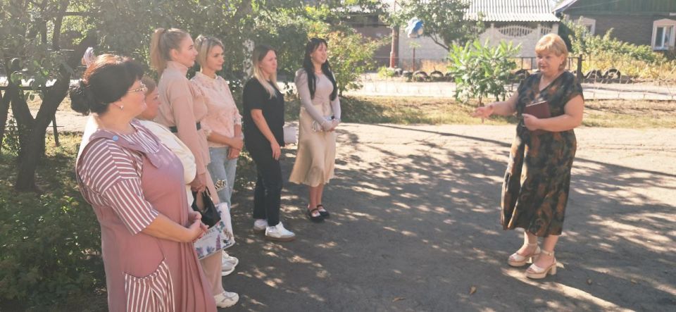 Сегодня, 22 сентября, заместитель главы администрации городского округа Макеевка Ирина Валентиновна Сидякина провела встречи с жителями по адресам: г. Макеевка, ул. Седова, дом 134, ул. Менделеева, дом 43 Сегодня, 22 сентября, заместитель главы администрации городского округа Макеевка Ирина Валентиновна Сидякина провела встречи с жителями по адресам: г. Макеевка, ул. Седова, дом 134, ул. Менделеева, дом 43