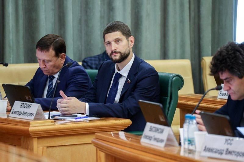 Александр Волошин: #работа_в_СФ. Сегодня в Совете Федерации в рамках проведения Дней Чукотского автономного округа состоялось расширенное заседание Комитета СФ по федеративному устройству, региональной политике, местному... Александр Волошин: #работа_в_СФ. Сегодня в Совете Федерации в рамках проведения Дней Чукотского автономного округа состоялось расширенное заседание Комитета СФ по федеративному устройству, региональной политике, местному...