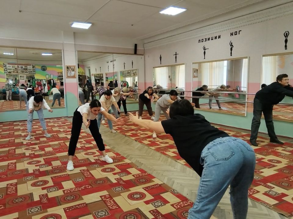 Зарядка с утра – залог бодрого дня! Она создаёт позитивный настрой на весь день и хорошо дисциплинирует человека Зарядка с утра – залог бодрого дня! Она создаёт позитивный настрой на весь день и хорошо дисциплинирует человека