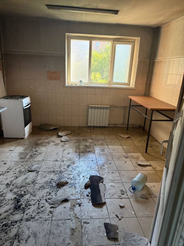 Общежитие почти сгорело в Калининском районе Донецка Общежитие почти сгорело в Калининском районе Донецка