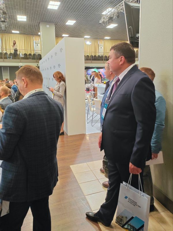 В ходе конференции в Санкт-Петербурге представителями ДНР достигнут ряд договоренностей в интересах дорожной отрасли региона В ходе конференции в Санкт-Петербурге представителями ДНР достигнут ряд договоренностей в интересах дорожной отрасли региона