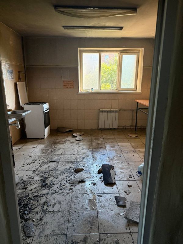 Общежитие почти сгорело в Калининском районе Донецка Общежитие почти сгорело в Калининском районе Донецка